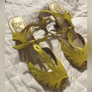 Vintage style peep toe T-strap heel
